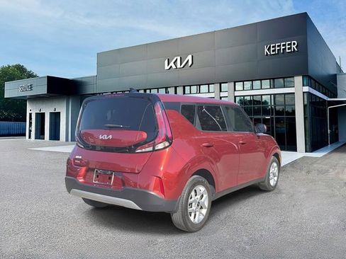 Used 2024 Kia Soul LX w/ Option Group 015 FWD image 8