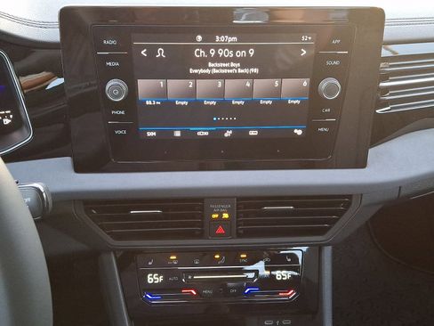 New 2026 Volkswagen Jetta SE FWD image 9