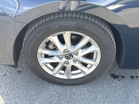 Used 2015 MAZDA MAZDA3 i Touring w/ Technology Package image 9