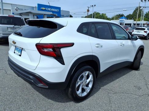 New 2026 Chevrolet Trax LS w/ LS Convenience Package FWD image 4