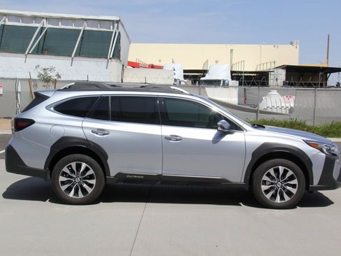 Used 2025 Subaru Outback Touring XT AWD/4WD image 4