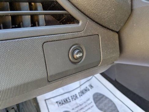 Used 2010 Chrysler Sebring Touring image 16