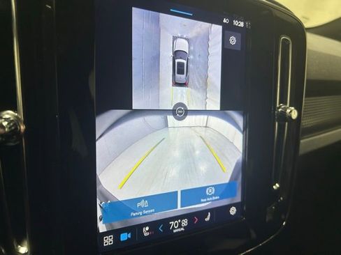 Used 2025 Volvo XC40 B5 Plus image 16