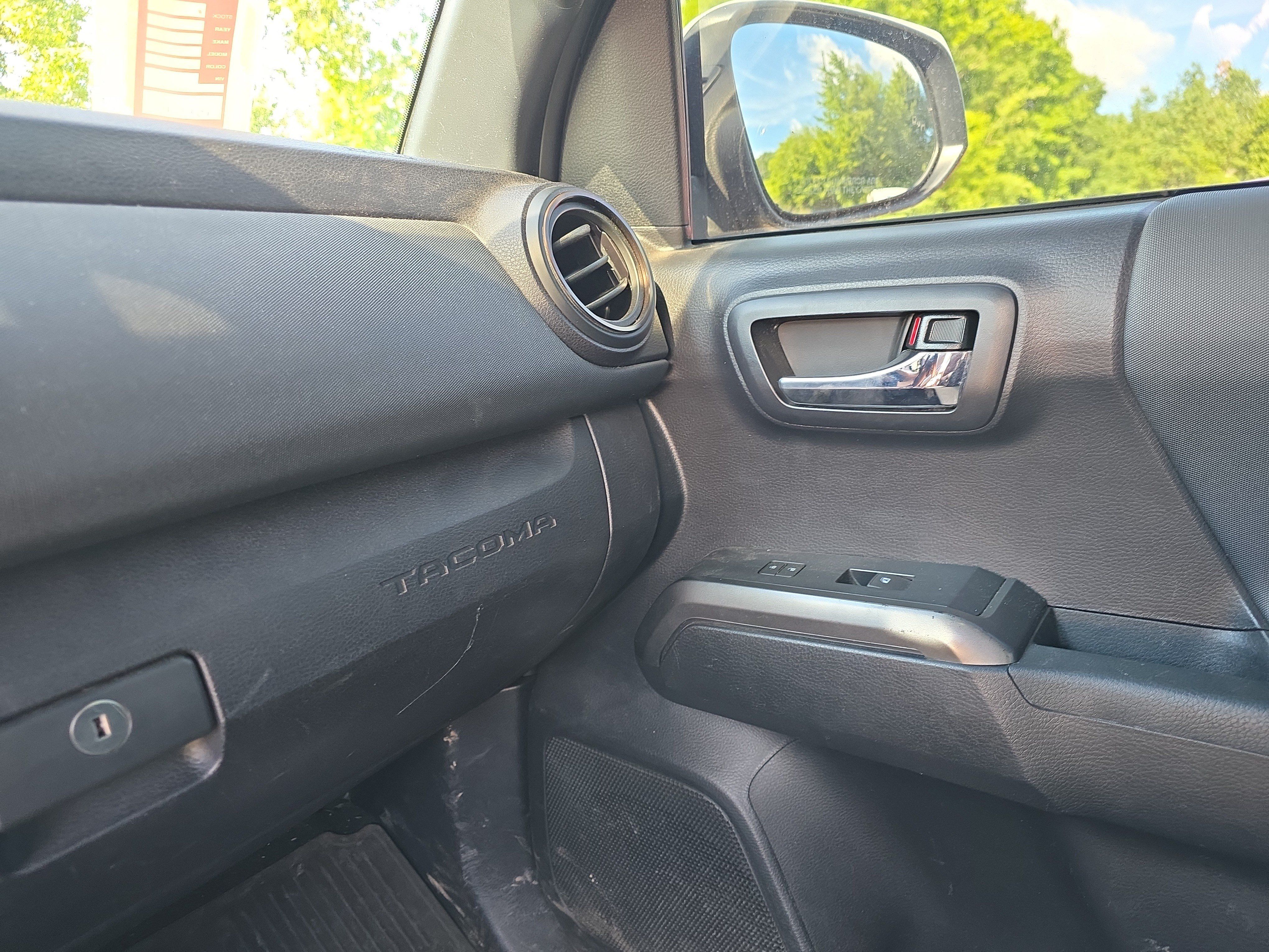 Used 2020 Toyota Tacoma TRD Sport w/ Technology Package AWD/4WD image 29