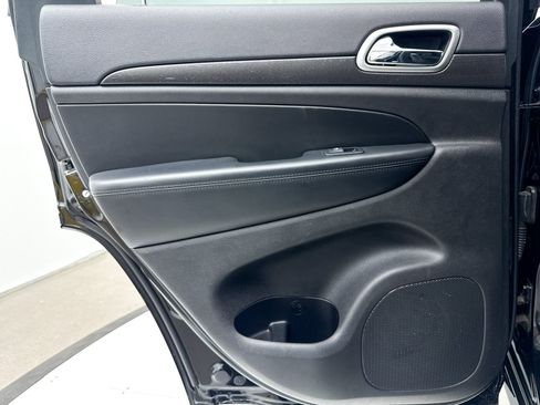 Used 2018 Jeep Grand Cherokee Altitude image 34