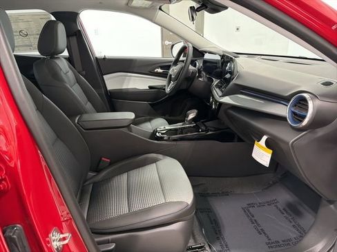 New 2026 Chevrolet Trax LT w/ Sunroof Package image 16
