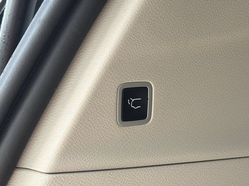 Used 2024 Chrysler Pacifica Touring-L FWD image 26