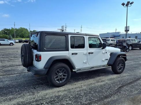 Used 2024 Jeep Wrangler Unlimited Sport AWD/4WD image 4