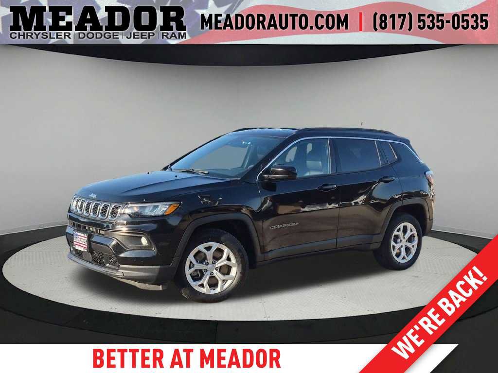 Used 2024 Jeep Compass Latitude AWD/4WD image 1