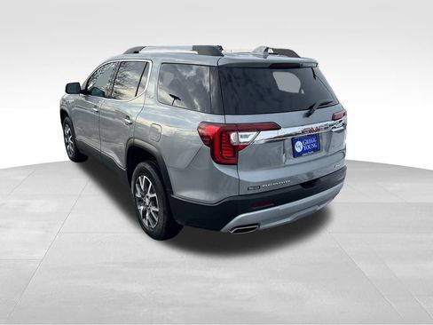 Used 2023 GMC Acadia SLE w/ Driver Convenience Package image 4