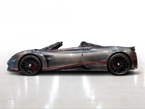 Used 2017 Pagani Huayra image 3
