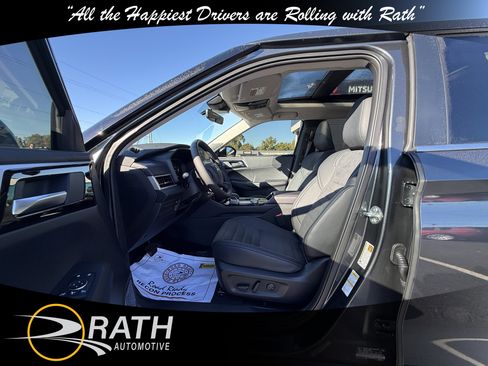 New 2025 Mitsubishi Outlander SE image 12