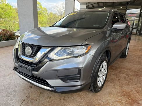 Used 2018 Nissan Rogue S image 3