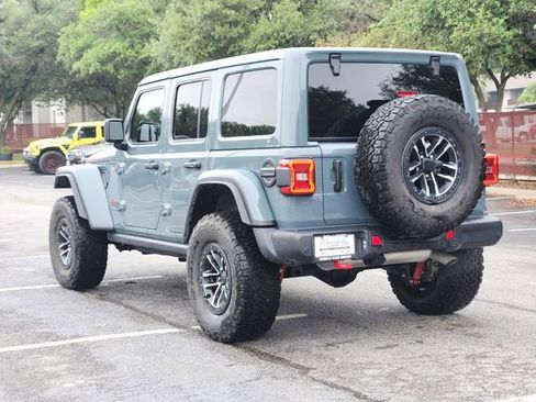 Used 2024 Jeep Wrangler Unlimited Rubicon image 3