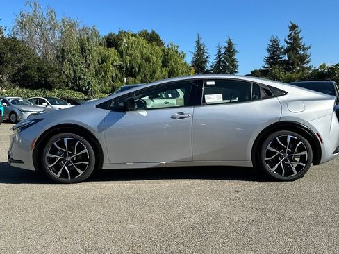 New 2026 Toyota Prius Plug-In Hybrid FWD image 6