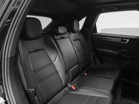 Certified 2023 Porsche Cayenne AWD/4WD image 25