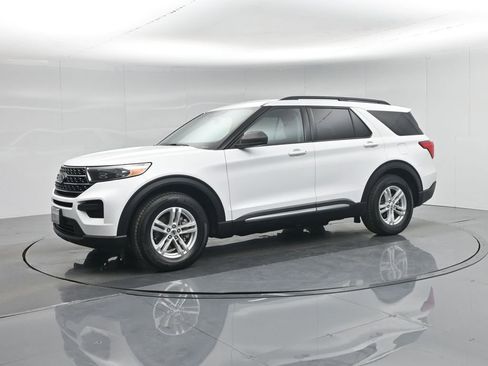 Used 2021 Ford Explorer XLT image 30