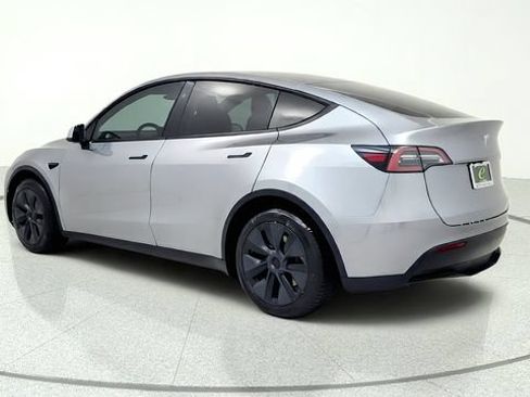 Used 2025 Tesla Model Y Long Range RWD image 6