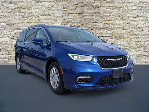 Used 2021 Chrysler Pacifica Touring-L w/ Premium & Safety Sphere Group FWD image 2