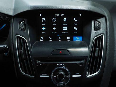 Used 2018 Ford Focus Titanium FWD image 16