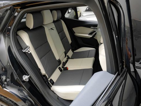 Used 2026 BMW X2 xDrive28i AWD/4WD image 39