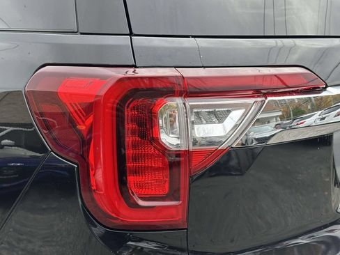 Used 2023 GMC Acadia SLE AWD/4WD image 10