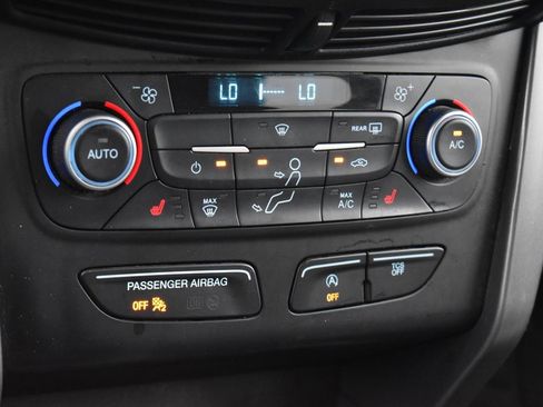 Certified 2018 Ford Escape SE w/ SE Sync 3 Package image 12