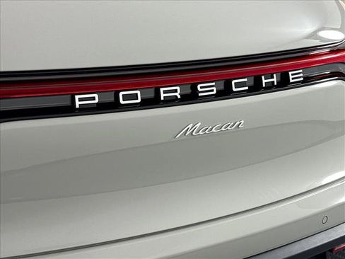 Certified 2025 Porsche Macan AWD/4WD image 26