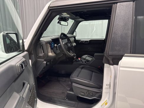 Used 2025 Ford Bronco Outer Banks image 8
