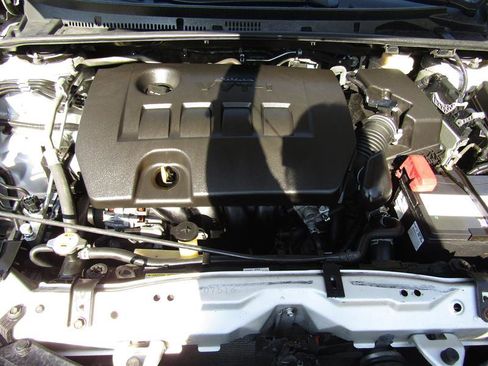 Used 2018 Toyota Corolla LE image 36