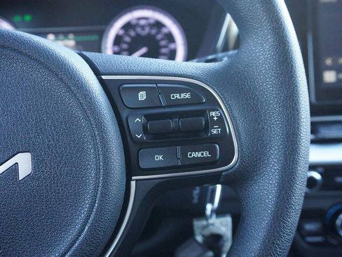 Used 2022 Kia Niro LX image 39