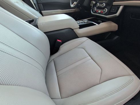 Used 2024 Ford Expedition Limited image 20