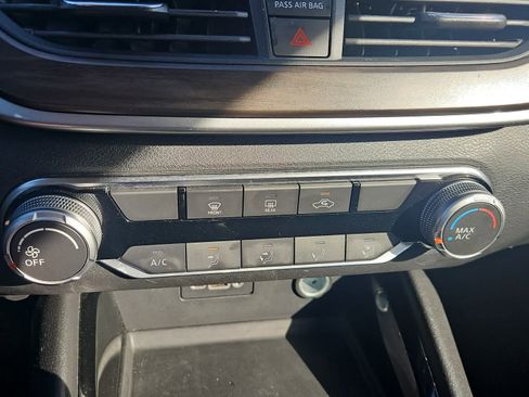 Used 2024 Nissan Altima 2.5 SV image 17