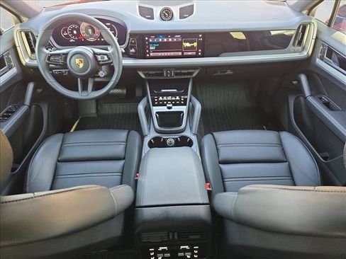 Used 2025 Porsche Cayenne Coupe image 18