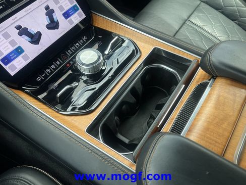 Used 2024 Jeep Grand Wagoneer L Series III AWD/4WD image 11