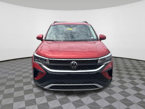 Used 2023 Volkswagen Taos SE w/ Panoramic Sunroof Package AWD/4WD image 3