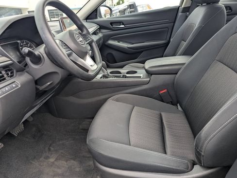 Used 2025 Nissan Altima 2.5 SV FWD image 24
