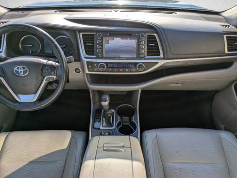 Used 2017 Toyota Highlander Limited image 17