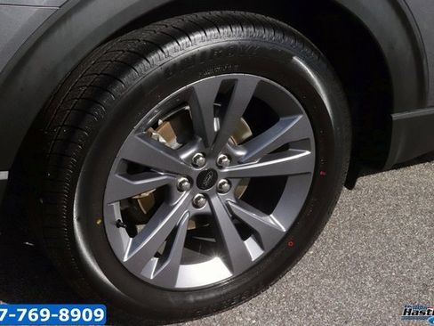 Used 2021 Ford Explorer XLT w/ Equipment Group 202A image 7