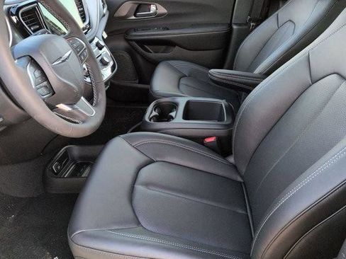 New 2026 Chrysler Pacifica Select AWD/4WD image 12