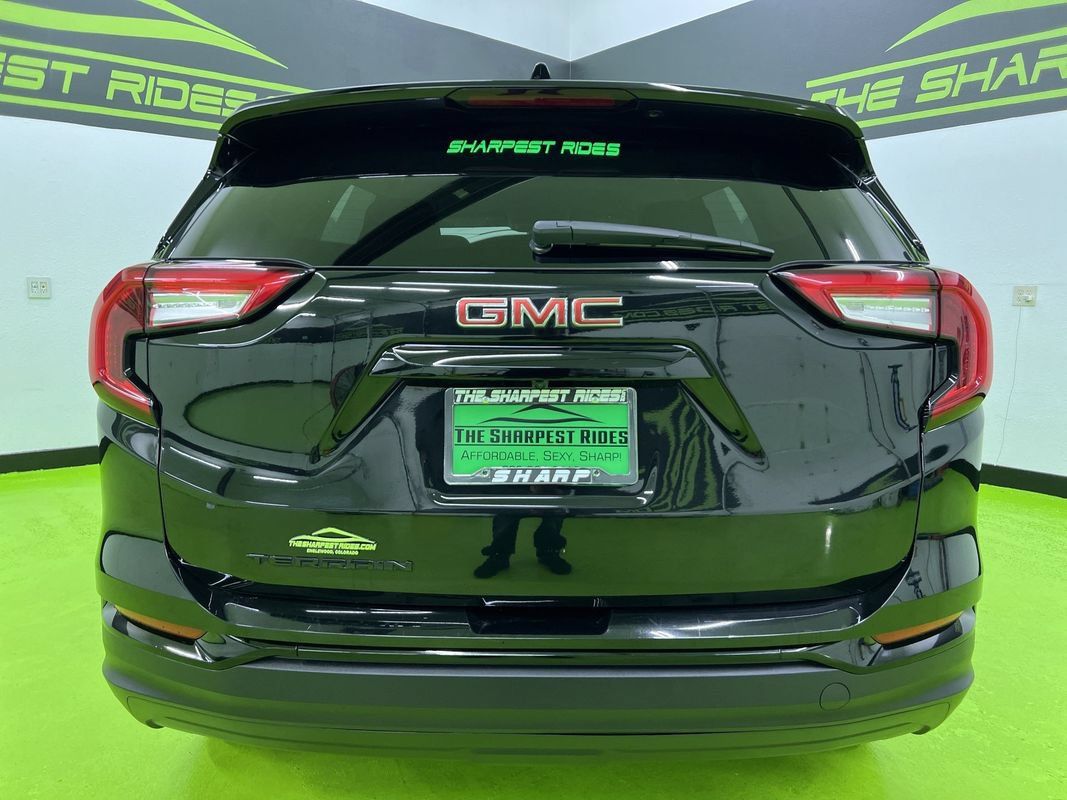 Used 2024 GMC Terrain SLE w/ Driver Convenience Package FWD image 8