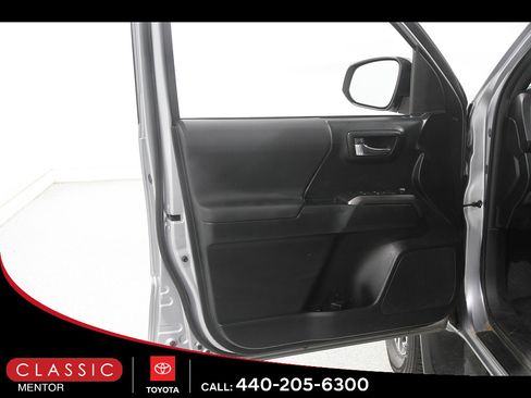 Used 2016 Toyota Tacoma TRD Sport w/ Towing Package AWD/4WD image 4