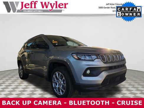 Used 2022 Jeep Compass Latitude image 1