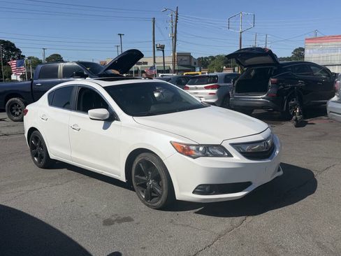 Used 2015 Acura ILX w/ Technology Package FWD image 2