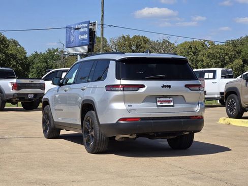 Used 2022 Jeep Grand Cherokee L Laredo RWD image 4