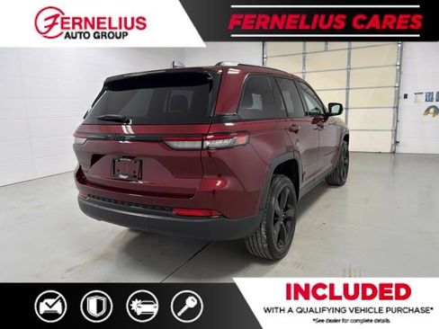 Used 2024 Jeep Grand Cherokee Altitude AWD/4WD image 8