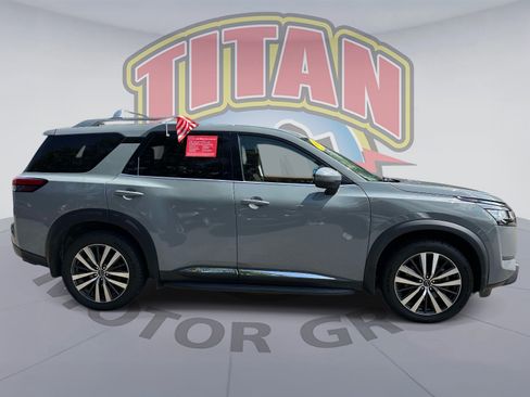 Certified 2022 Nissan Pathfinder Platinum w/ Cargo Package AWD/4WD image 2