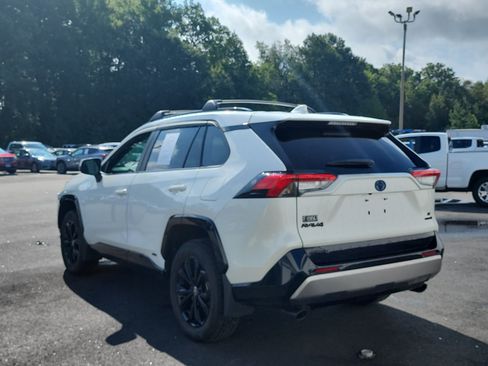 Used 2022 Toyota RAV4 SE w/ SE Grade Weather Package AWD/4WD image 3