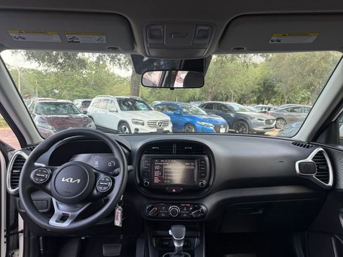 Used 2025 Kia Soul LX w/ LX Technology Package FWD image 30