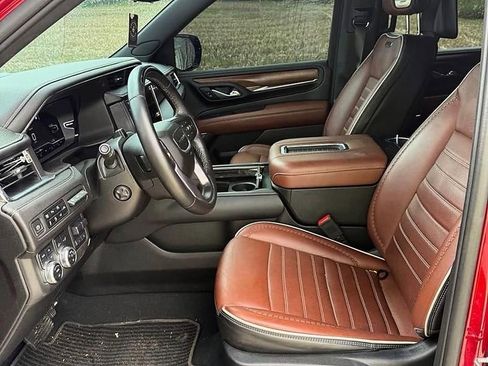 Used 2023 GMC Yukon Denali Ultimate AWD/4WD image 16